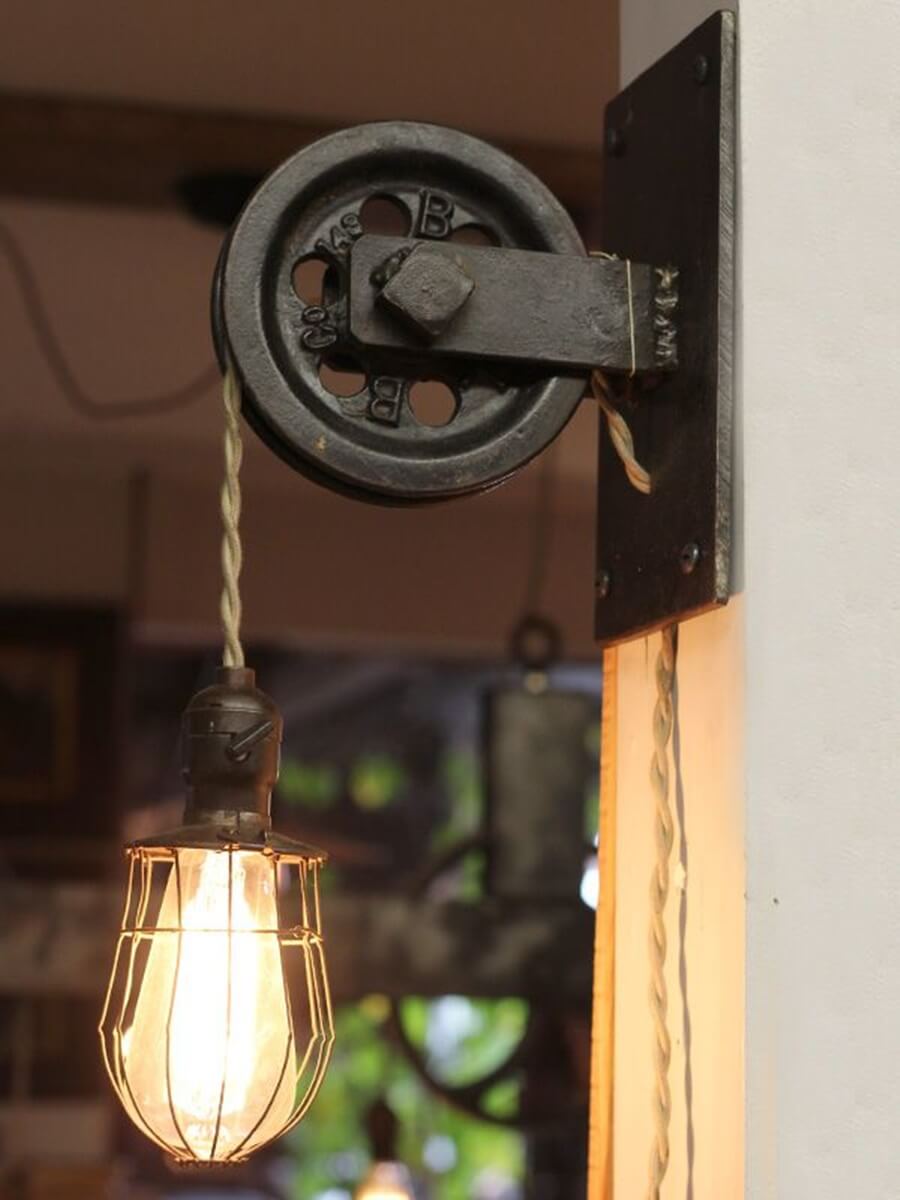 Pulley Sconce With Antique Bulb