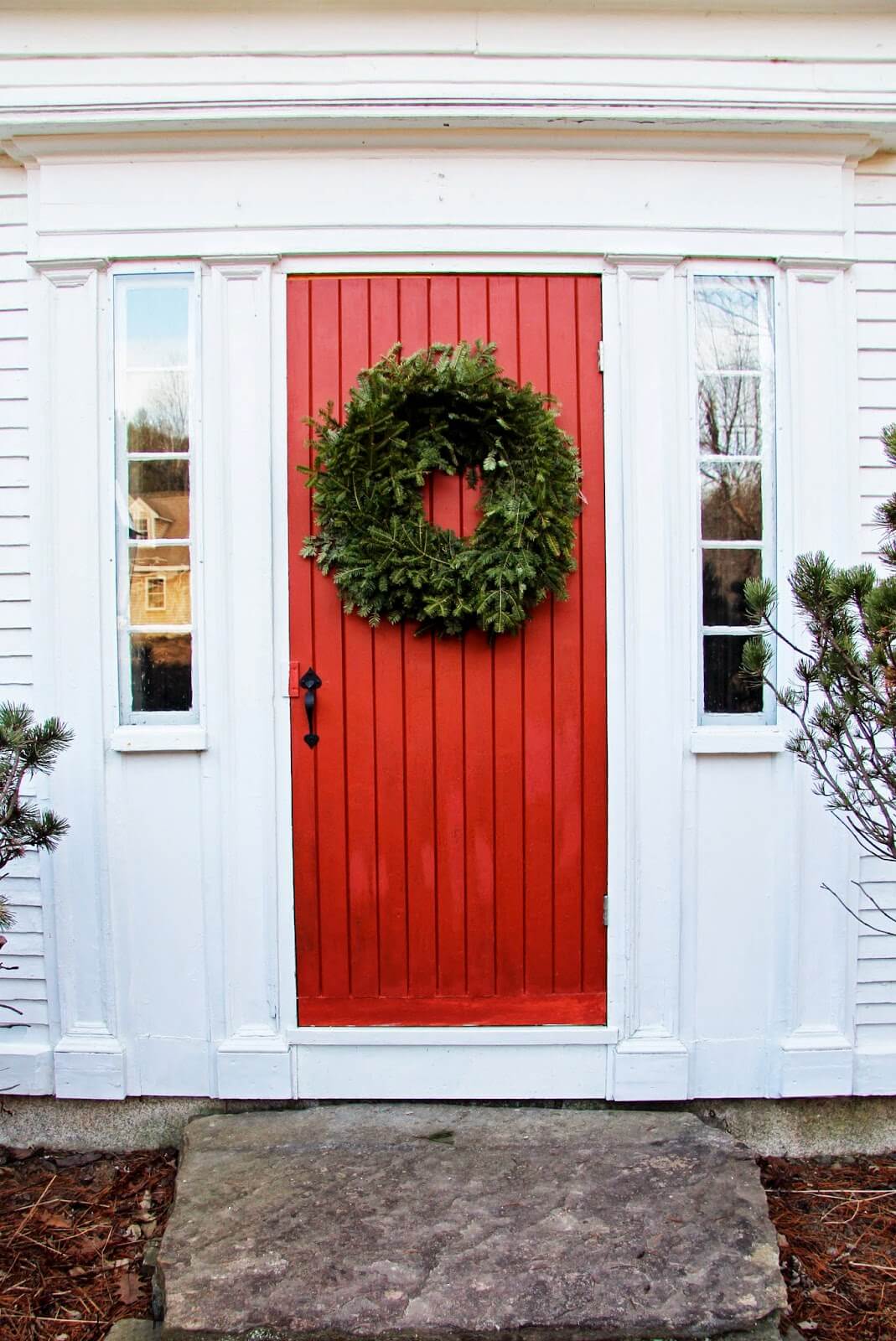 Christmas Colors Farmhouse Front Door Ideas