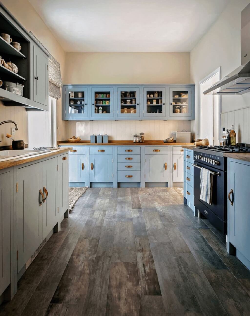 35 Best Farmhouse Kitchen Cabinet Ideas And Designs For 2021