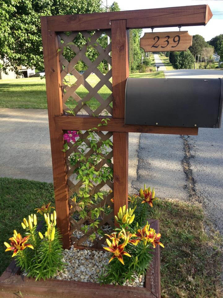 Climbing Flowers on a Lattice