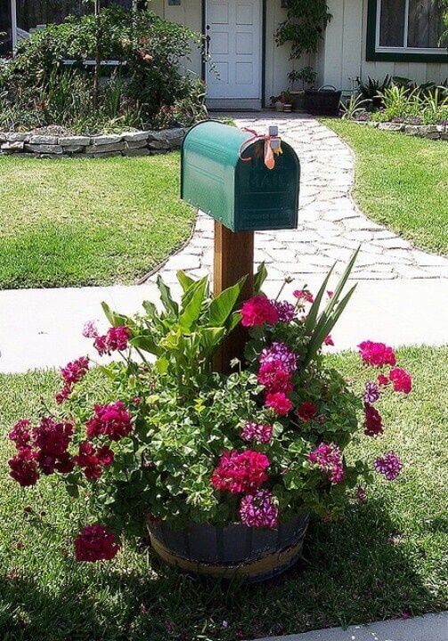 29 Best Mailbox Ideas and Designs for 2020 on Mailbox Garden Designs
 id=94999