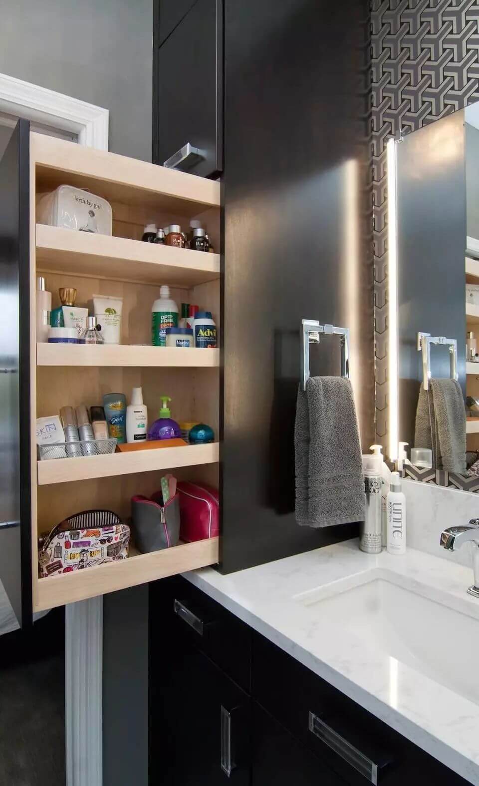 25 Best Built-in Bathroom Shelf and Storage Ideas for 2021