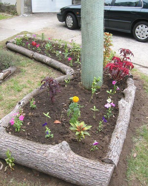  Troncos Naturales Alrededor Del Lecho De Flores Elevado