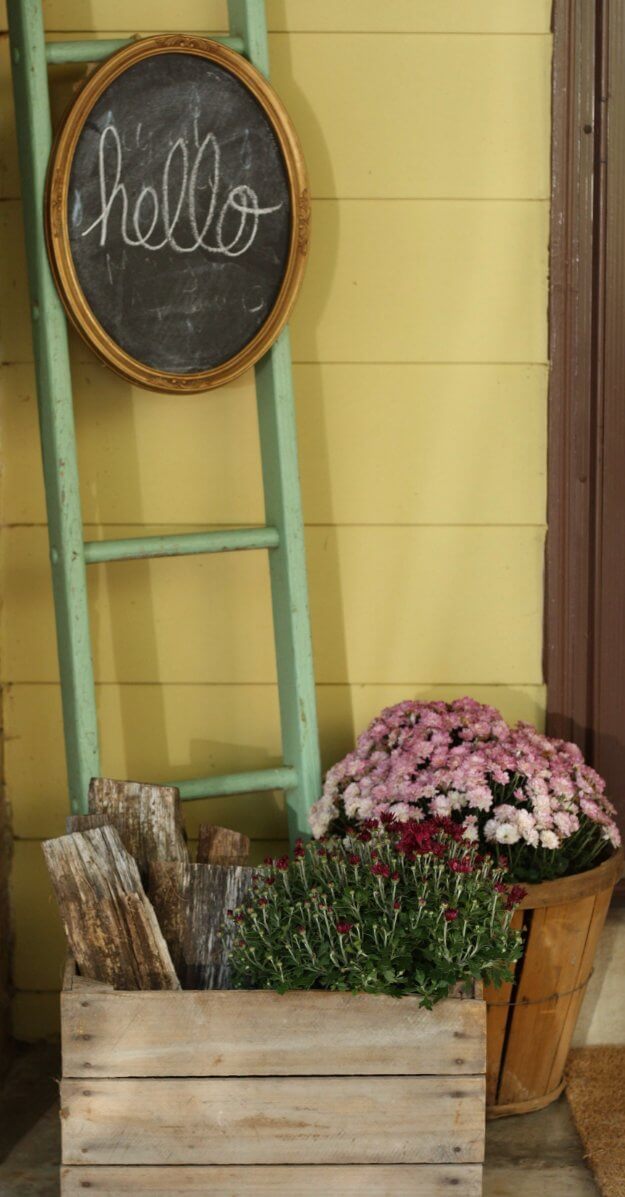 Jardineras de Caja y Barril de madera con Letrero de Pizarra