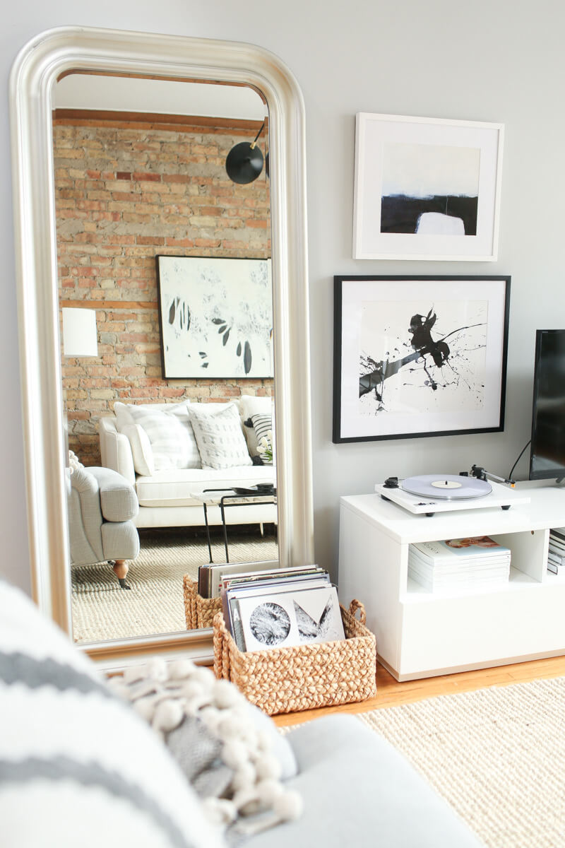 Contemporary and Stylish Living Room