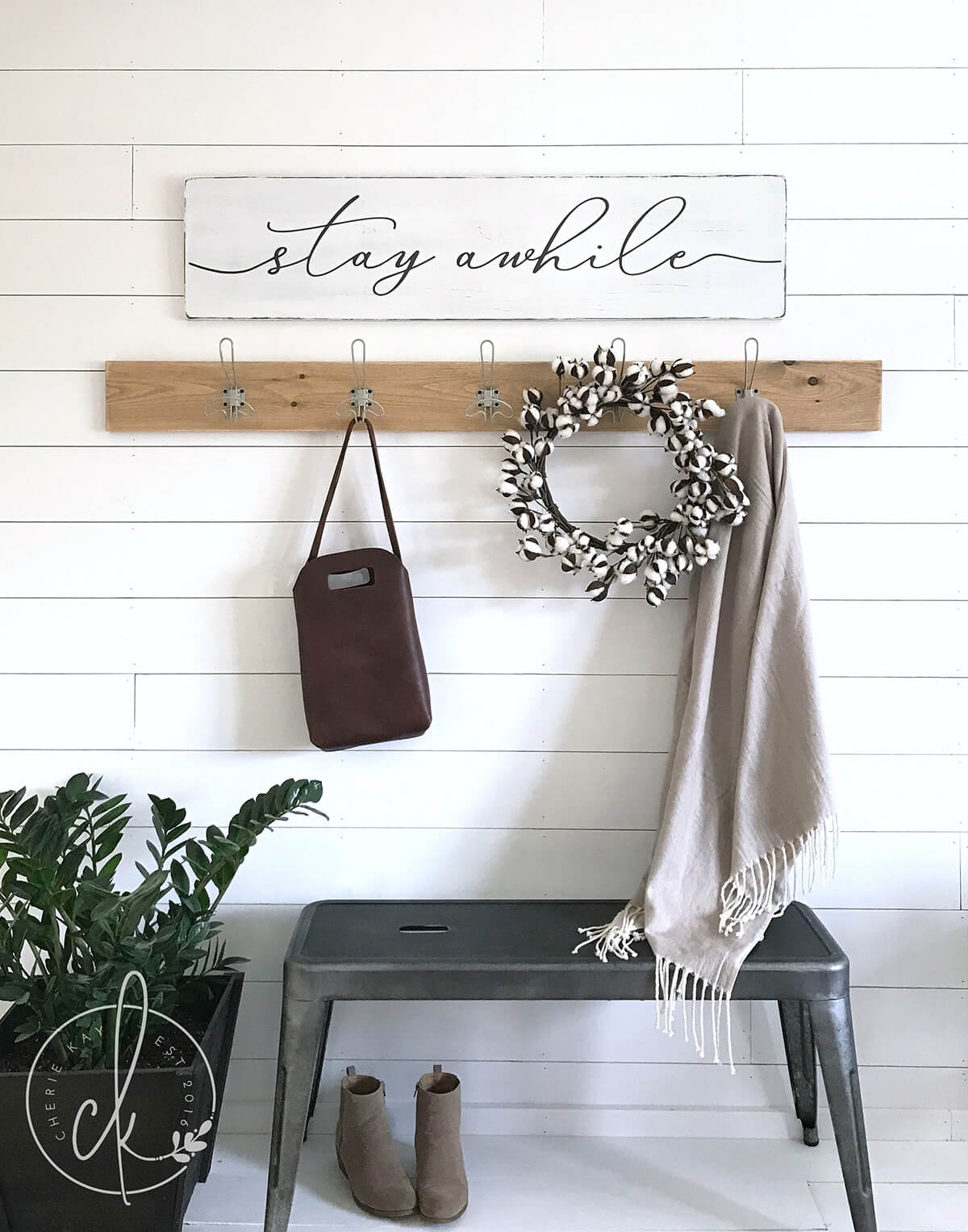 28 Best Small Entryway Decor Ideas And Designs For 2020