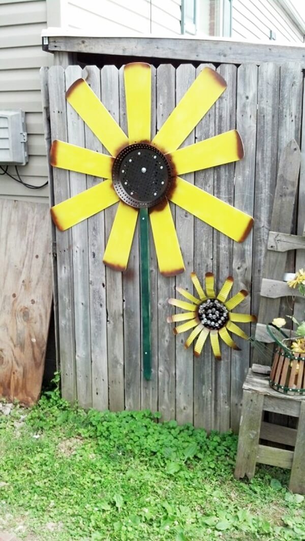 Garden Fence Decoration Idea with Sunflowers