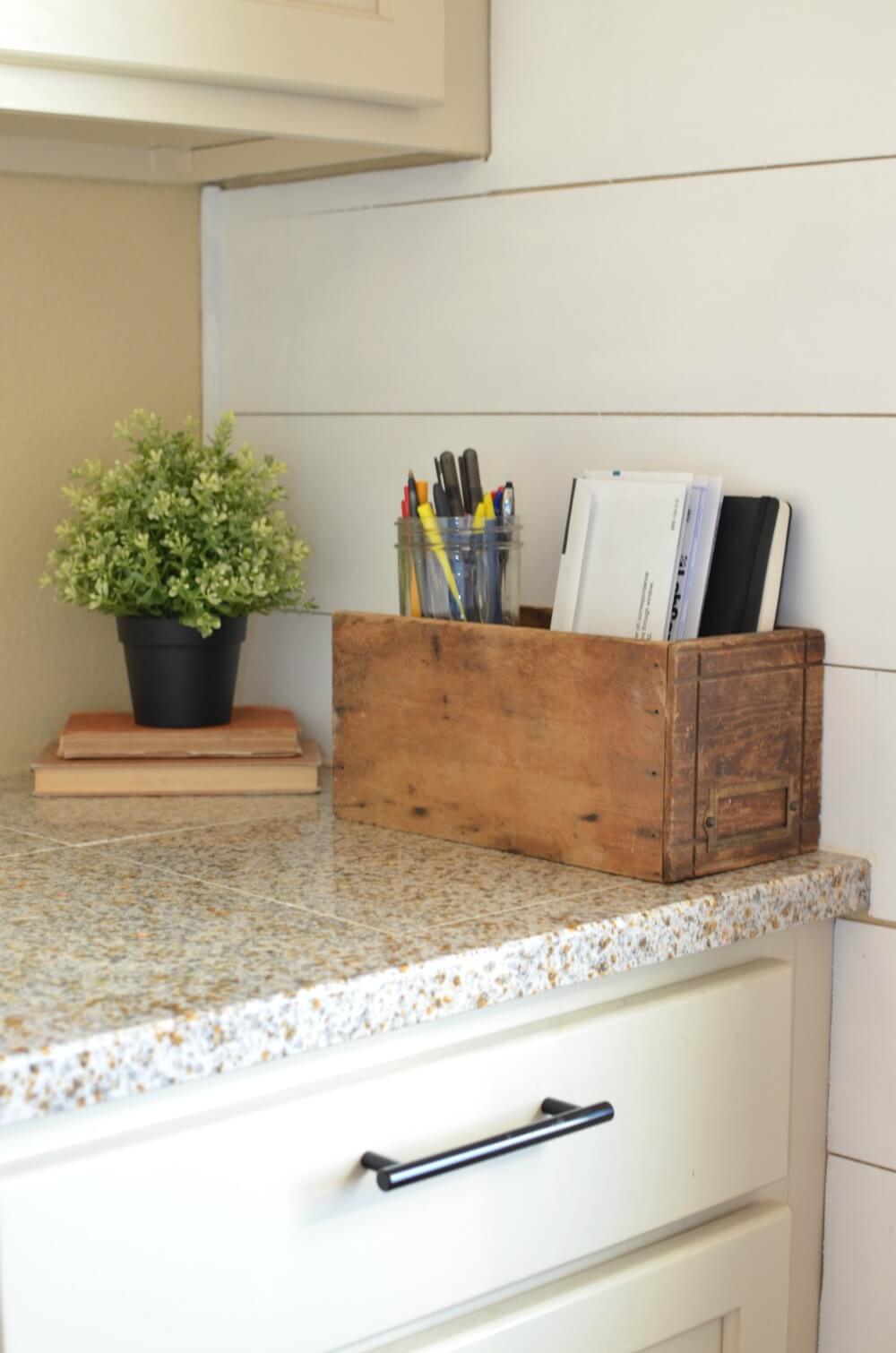 Kitchen Countertop Organizing Idea for Notes