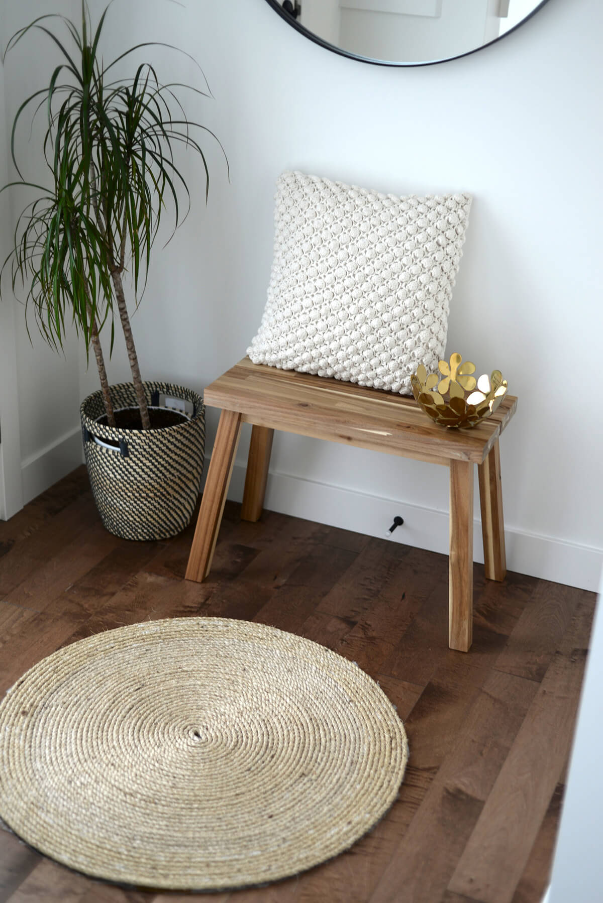 Simple Rounded Rope Entryway Mat