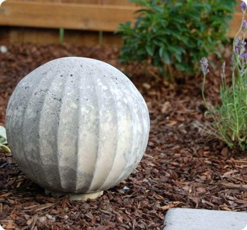 DIY Garden Ball Idea with Concrete