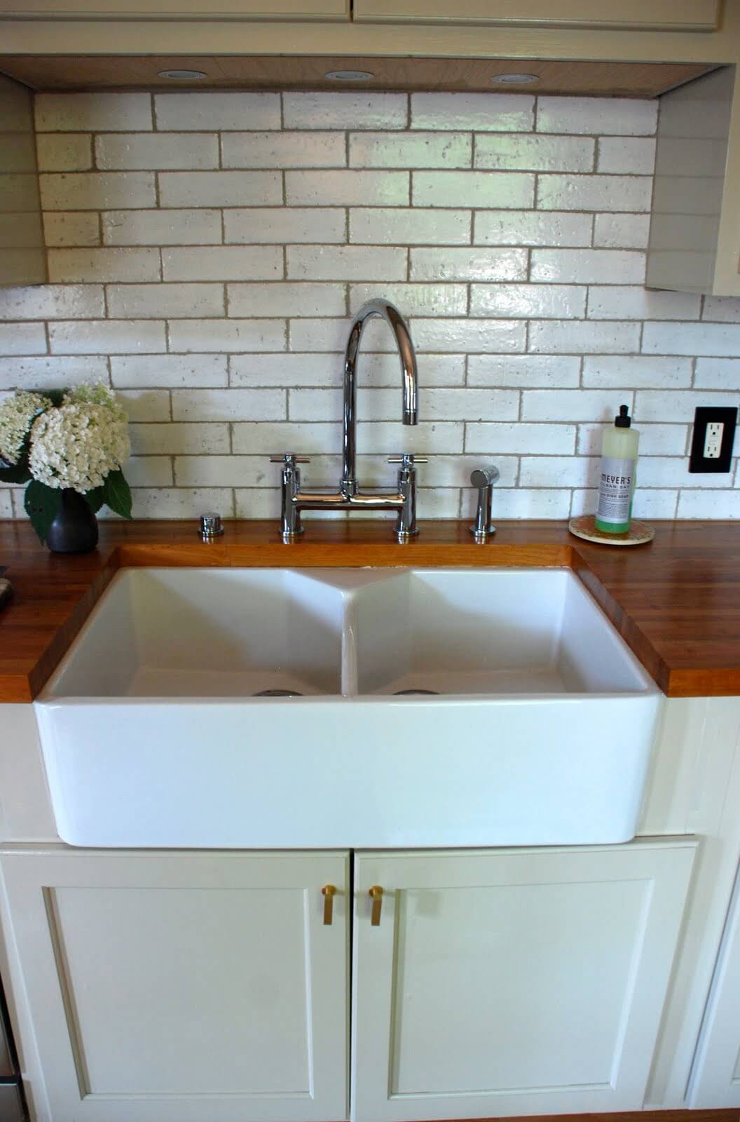 26 Farmhouse Kitchen Sink Ideas And Designs For 2023