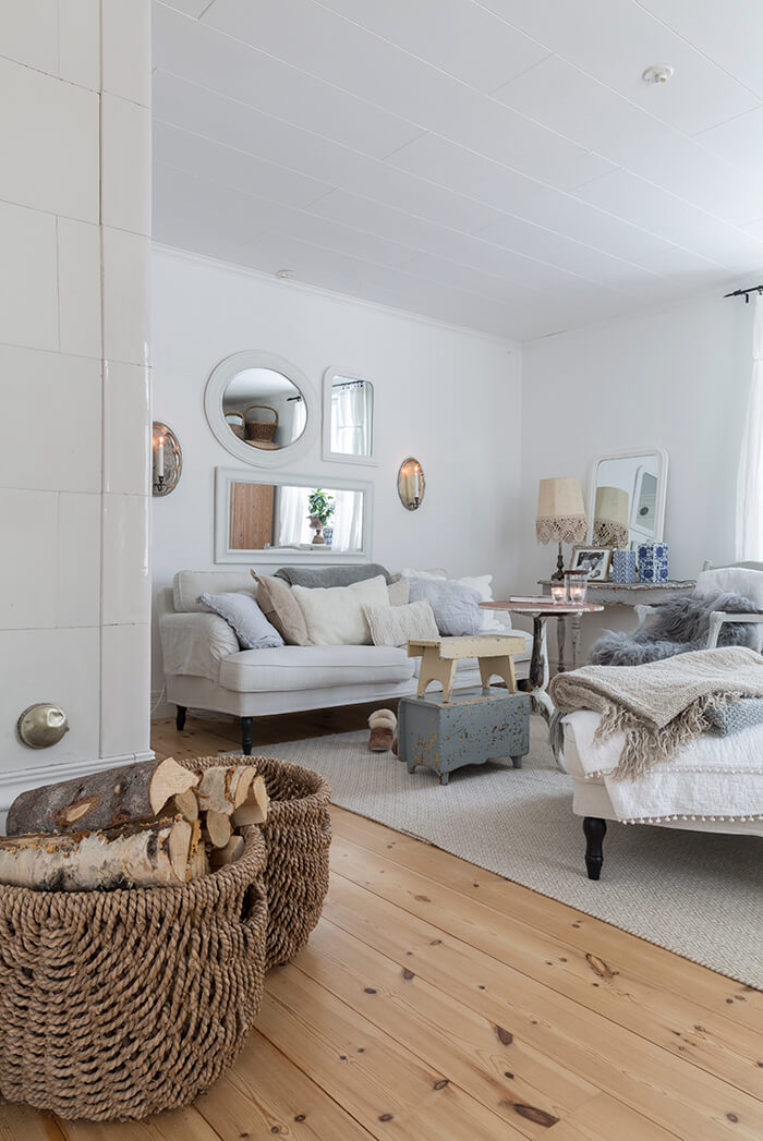 Classic Shapes and Cool Neutrals With Mirrors