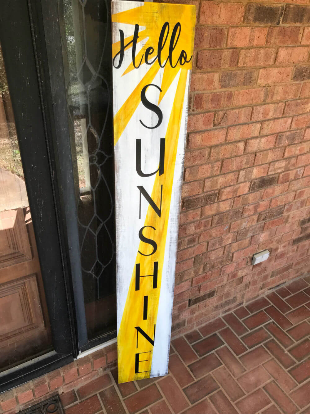 Farmhouse “Hello Sunshine” Sign