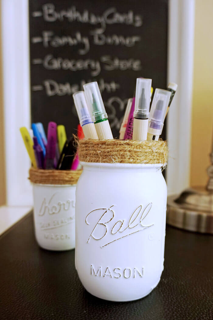 Mason Jars Keep Pens and Paints Contained