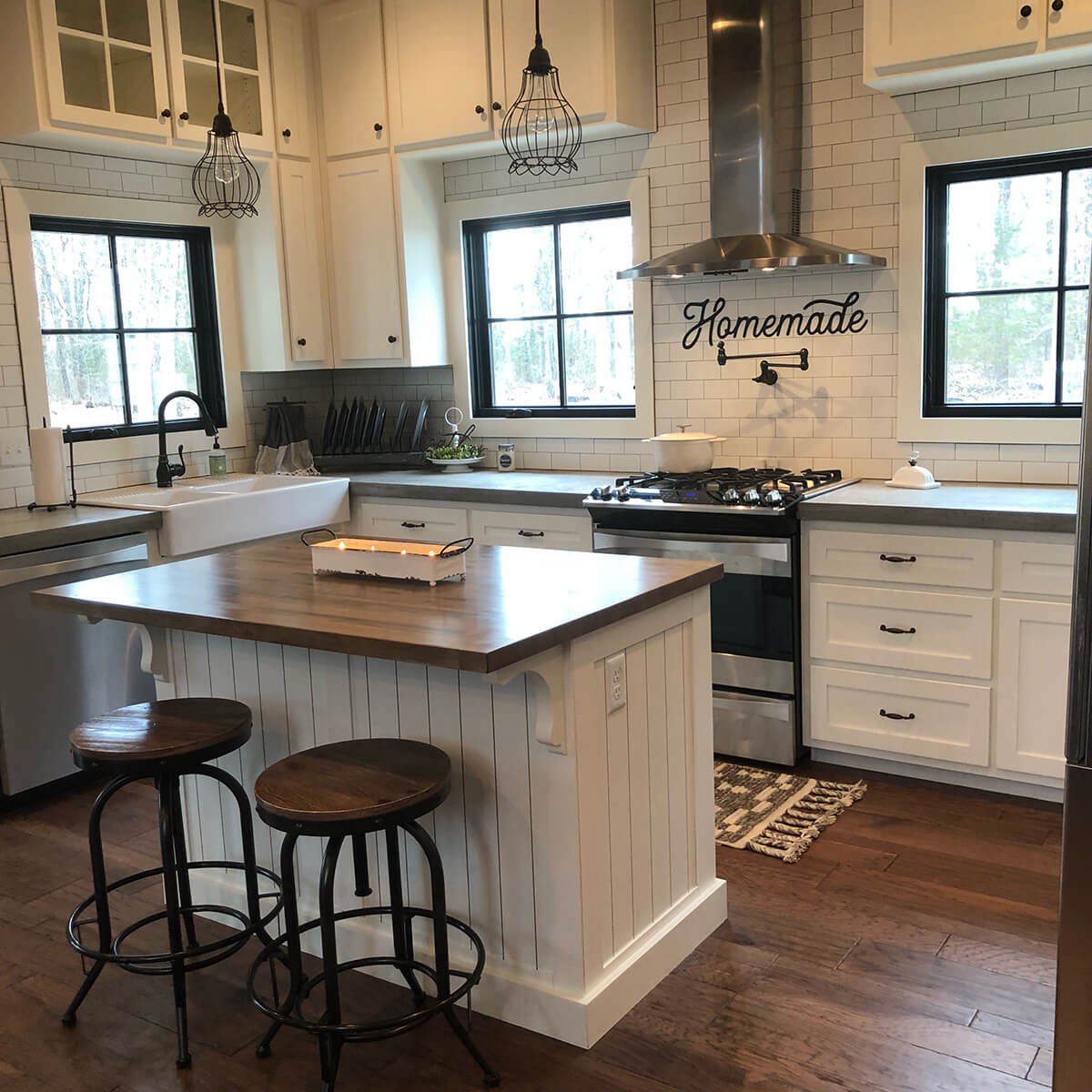 Farmhouse kitchen backsplash with white cabinets