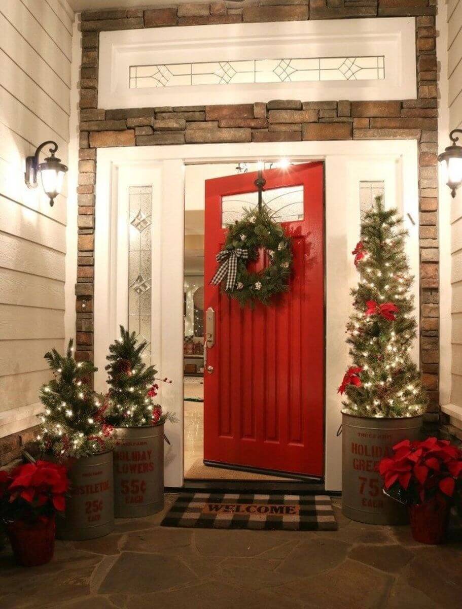 Gorgeous Red and Green Holiday Entry — Homebnc