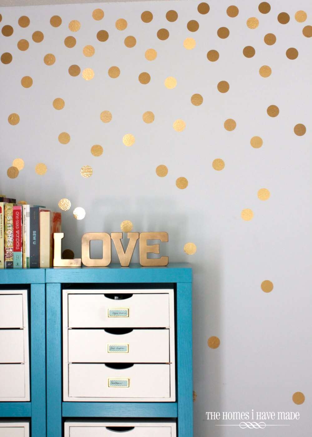 Simple Gold Dots Rain Down