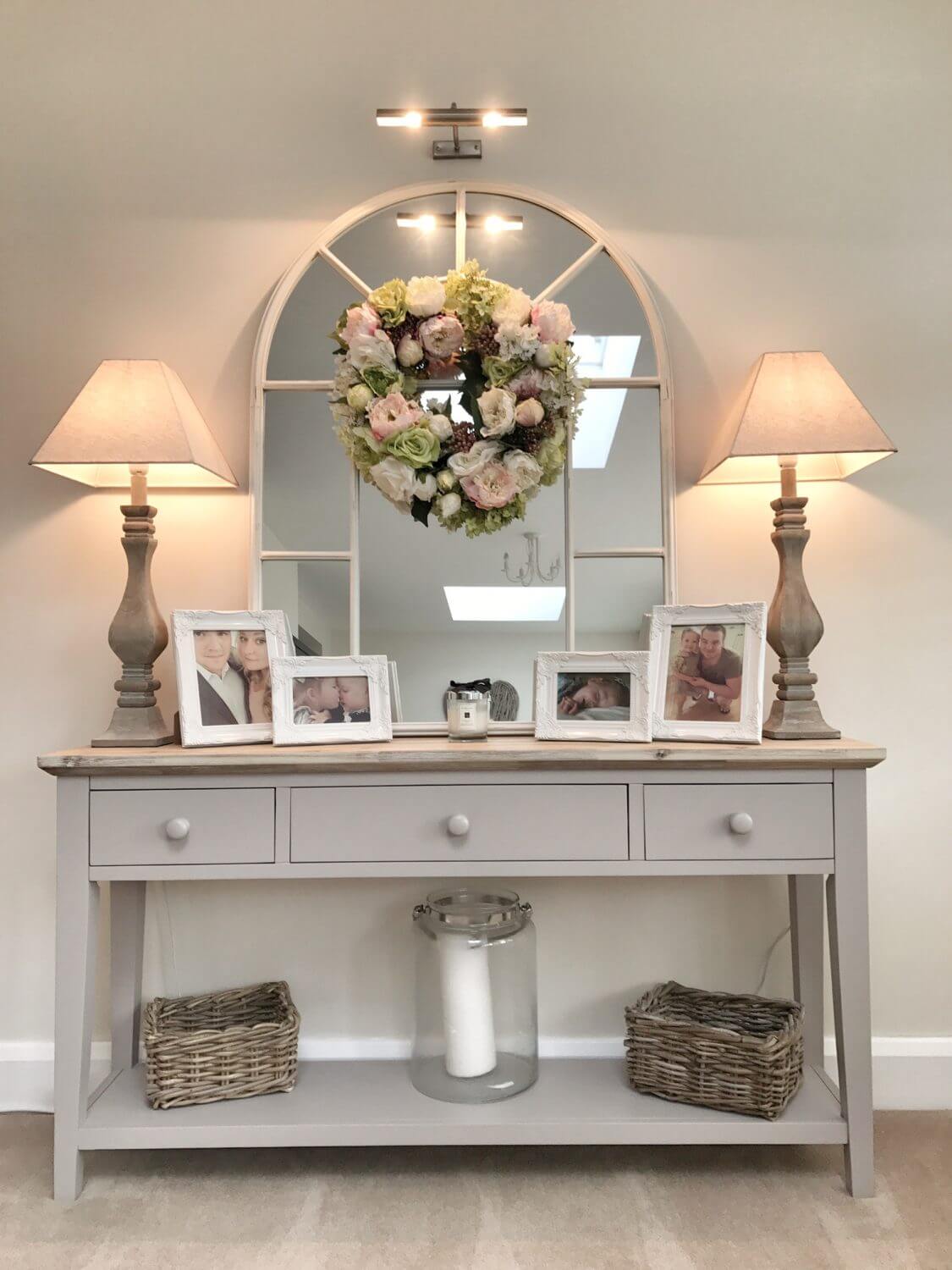 console table with two lamps