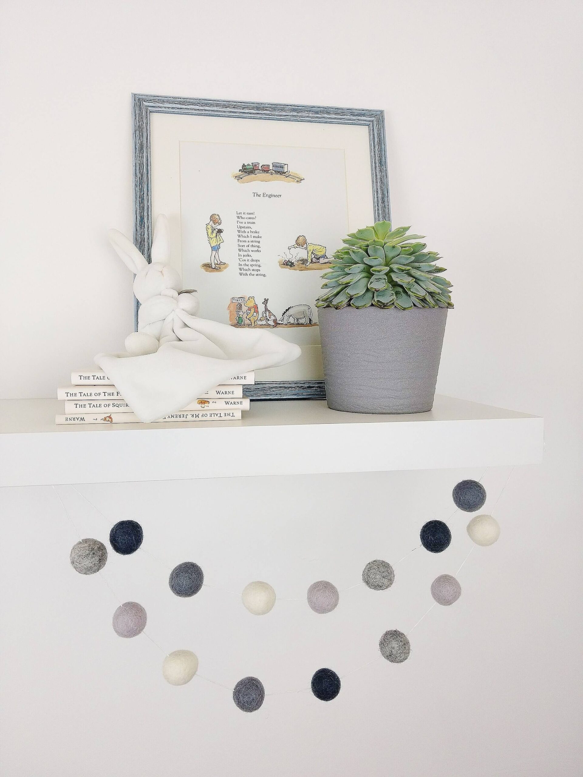 Scandinavian-inspired Ball Garland Home Decor