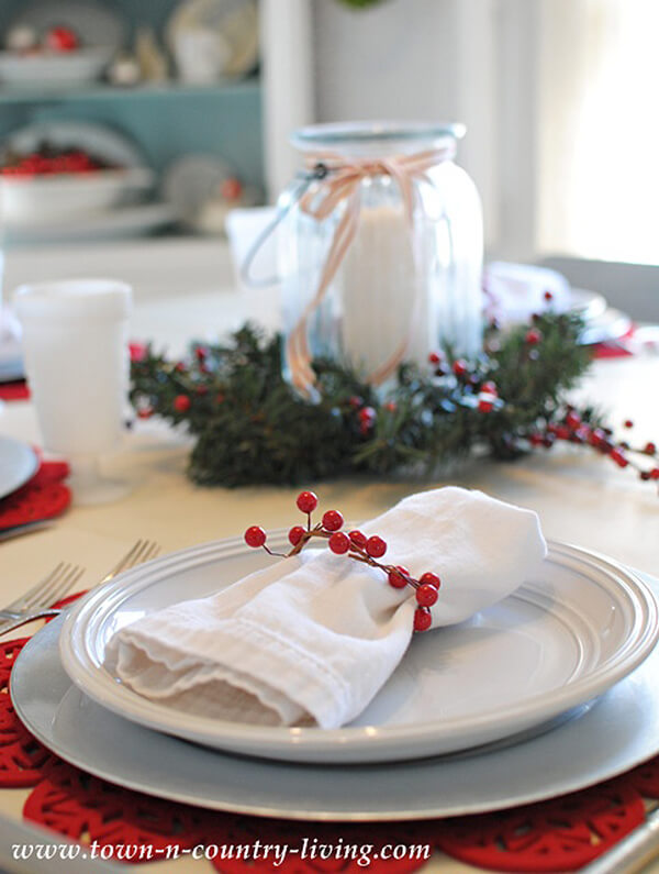 A Simple Arrangement Of Red And White — Homebnc