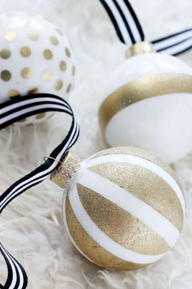 Gold Christmas Decor Ideas for Bulbs