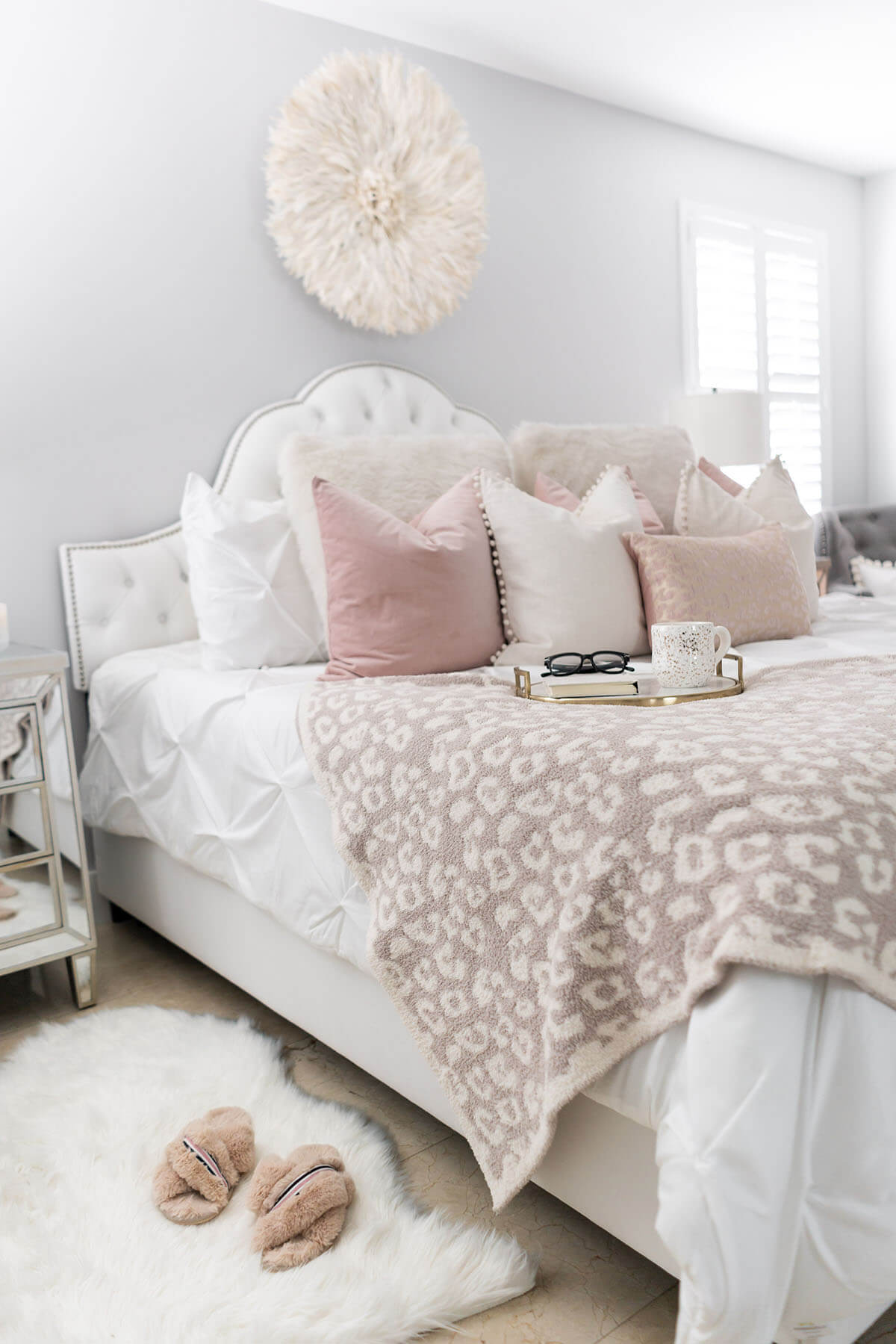 Aesthetic Cozy White Bedroom Decor Ideas | www.cintronbeveragegroup.com