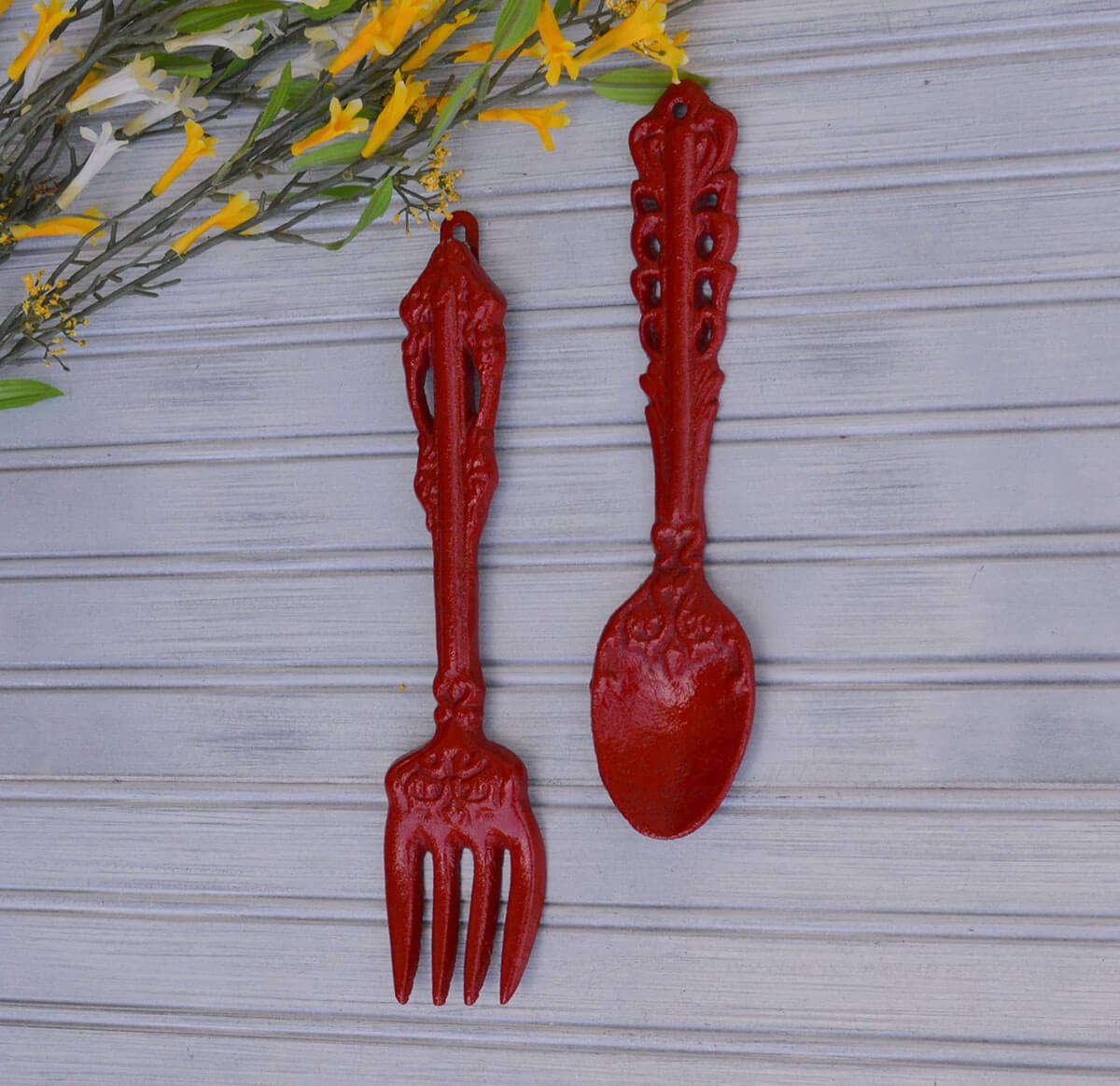 Oversized Utensils Create Country Charm