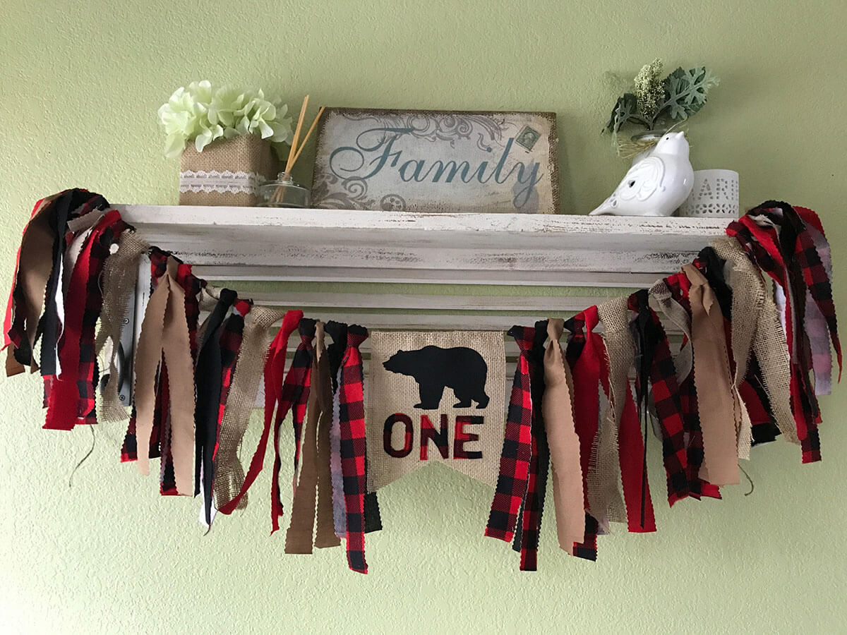 Burlap Garland Adds a Touch of Masculinity