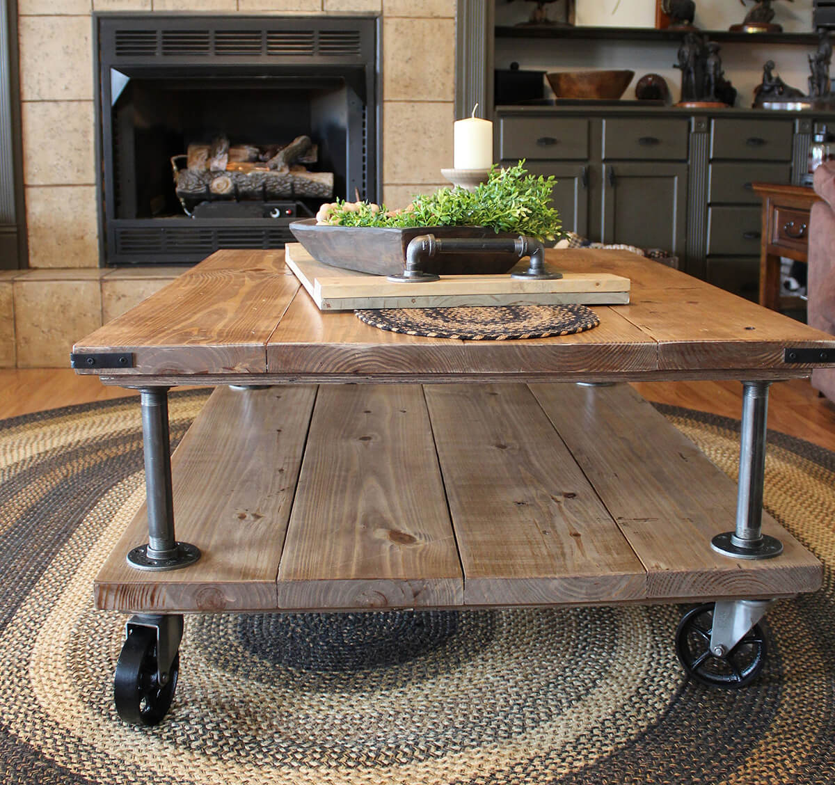 Mobile Vintage, Rustic and Beautiful Table