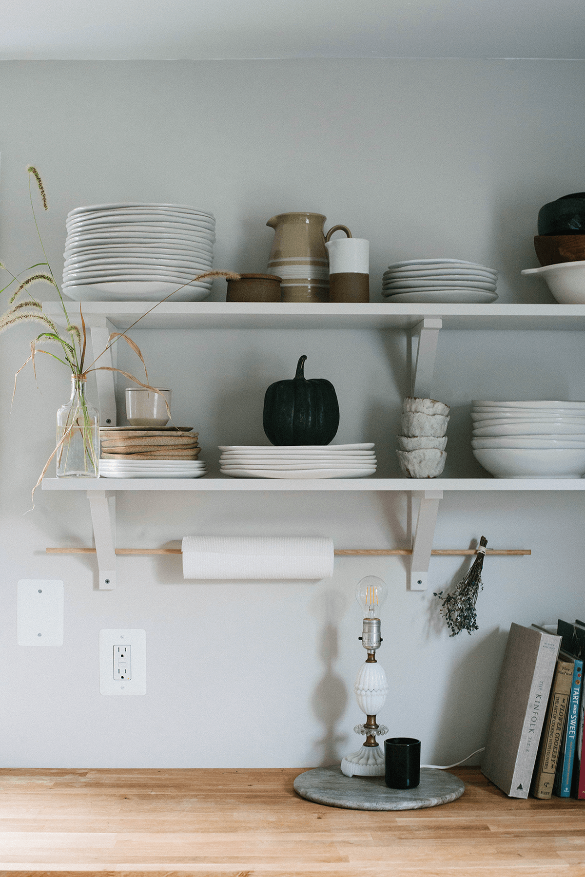 decorative kitchen shelving        
        <figure class=