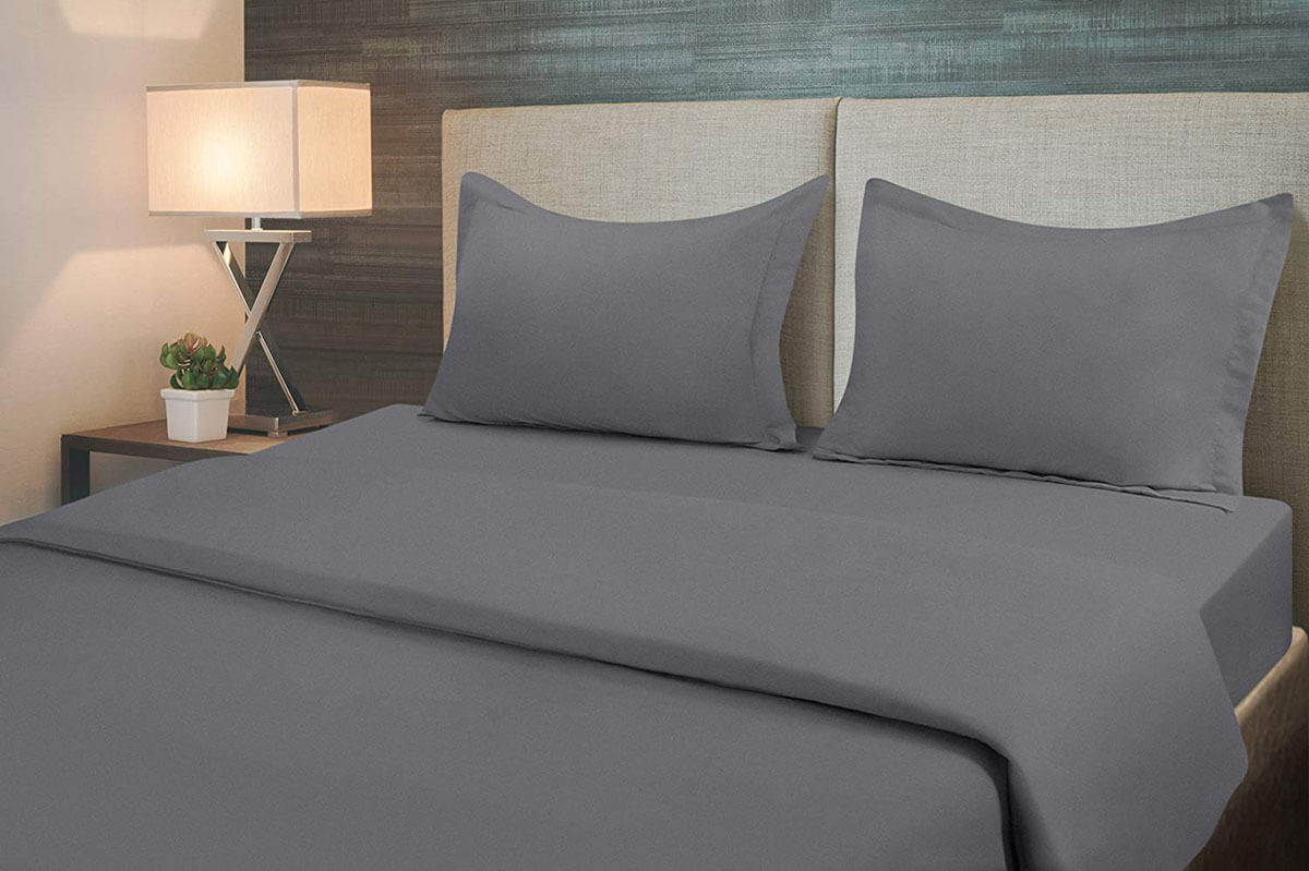 Minimalist-Inspired Soft and Simple Bedding