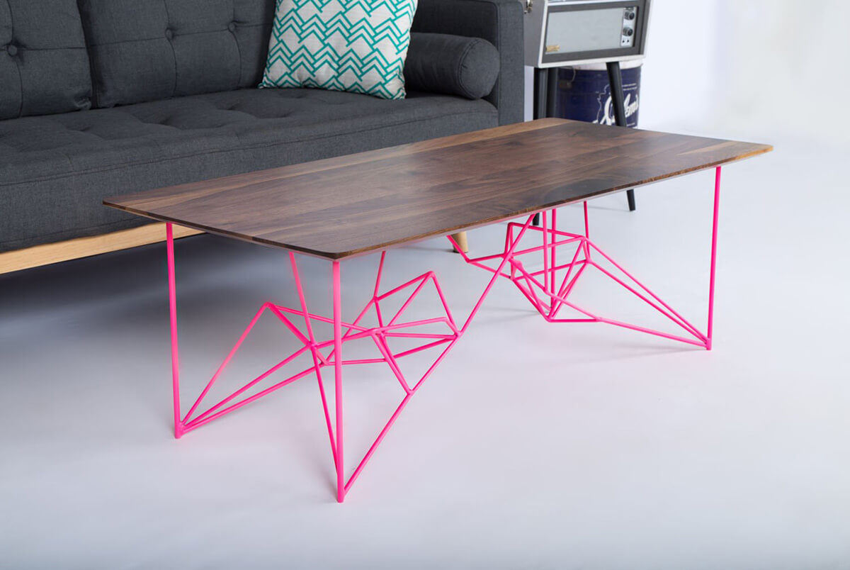 Mesa industrial con elegantes patas geométricas