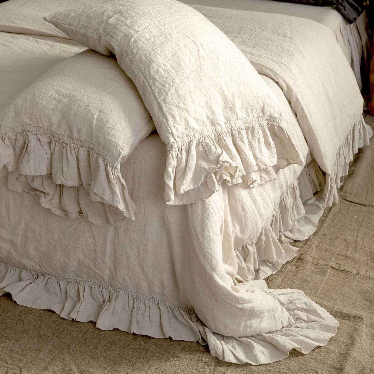 Victorian-Inspired Linen Bedding Set