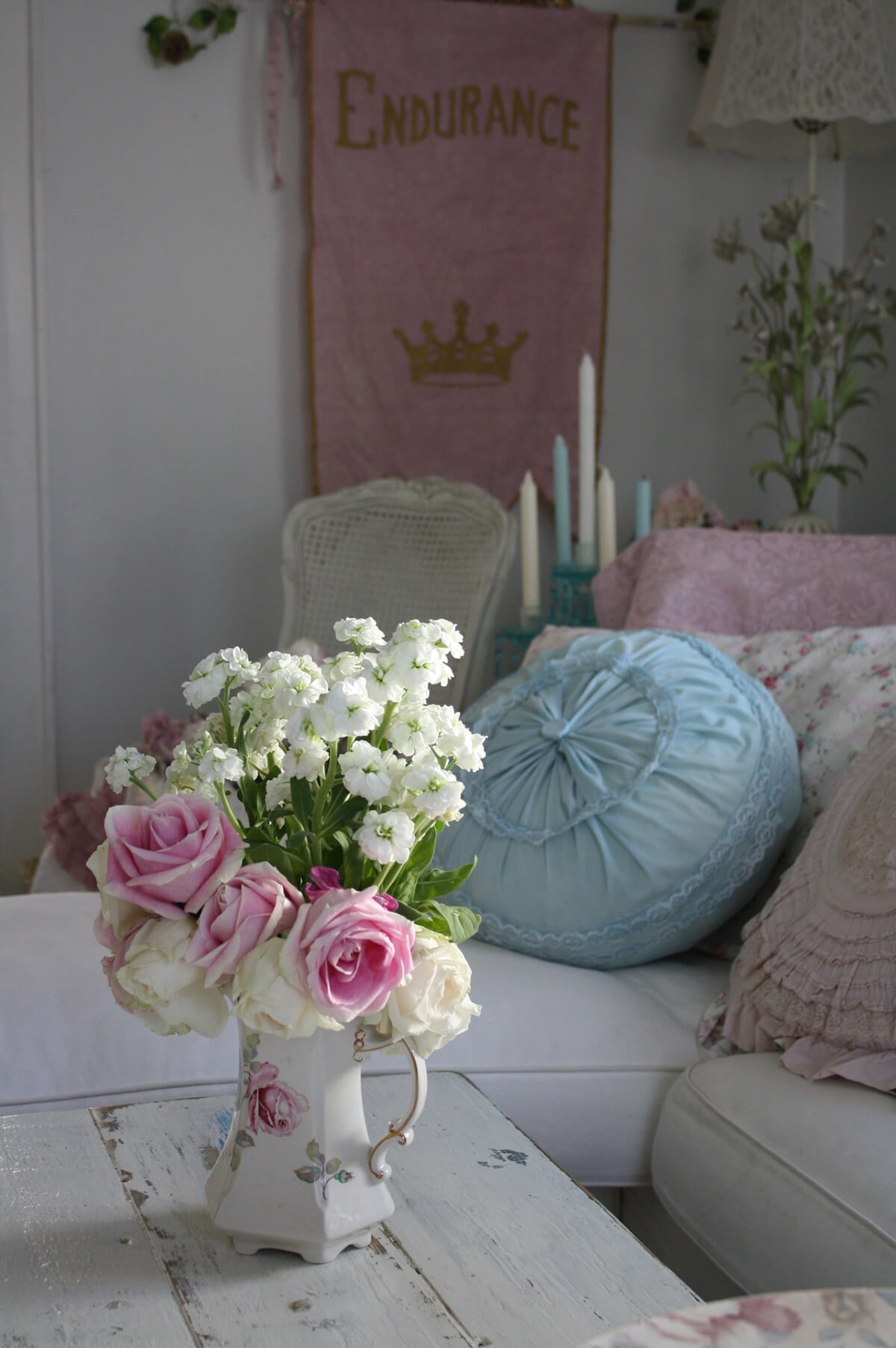 17 Shabby Chic und Vintage Mittelstücke, um Ihrem Tisch Charme zu verleihen 17 Shabby Chic und Vintage Mittelstücke, um Ihrem Tisch Charme zu verleihen