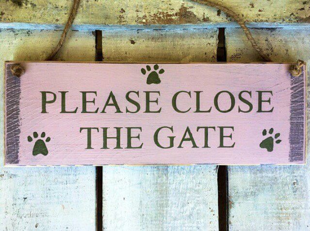 "Please Close The Gate" Yard Sign
