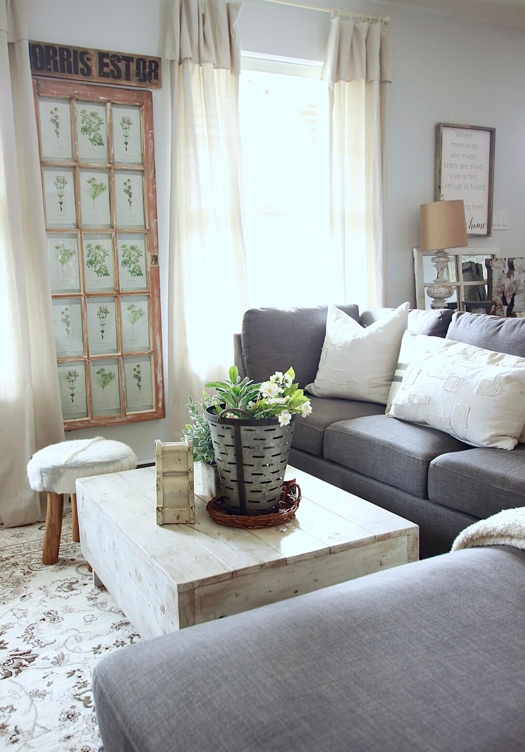 Rustic Chic Farmhouse-Inspired Coffee Table