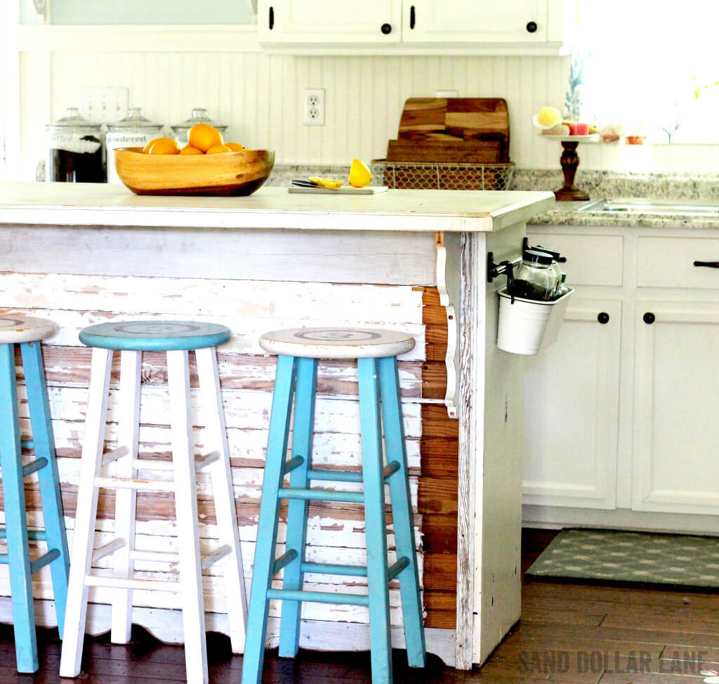Mixing Farmhouse and Coastal in Your Kitchen