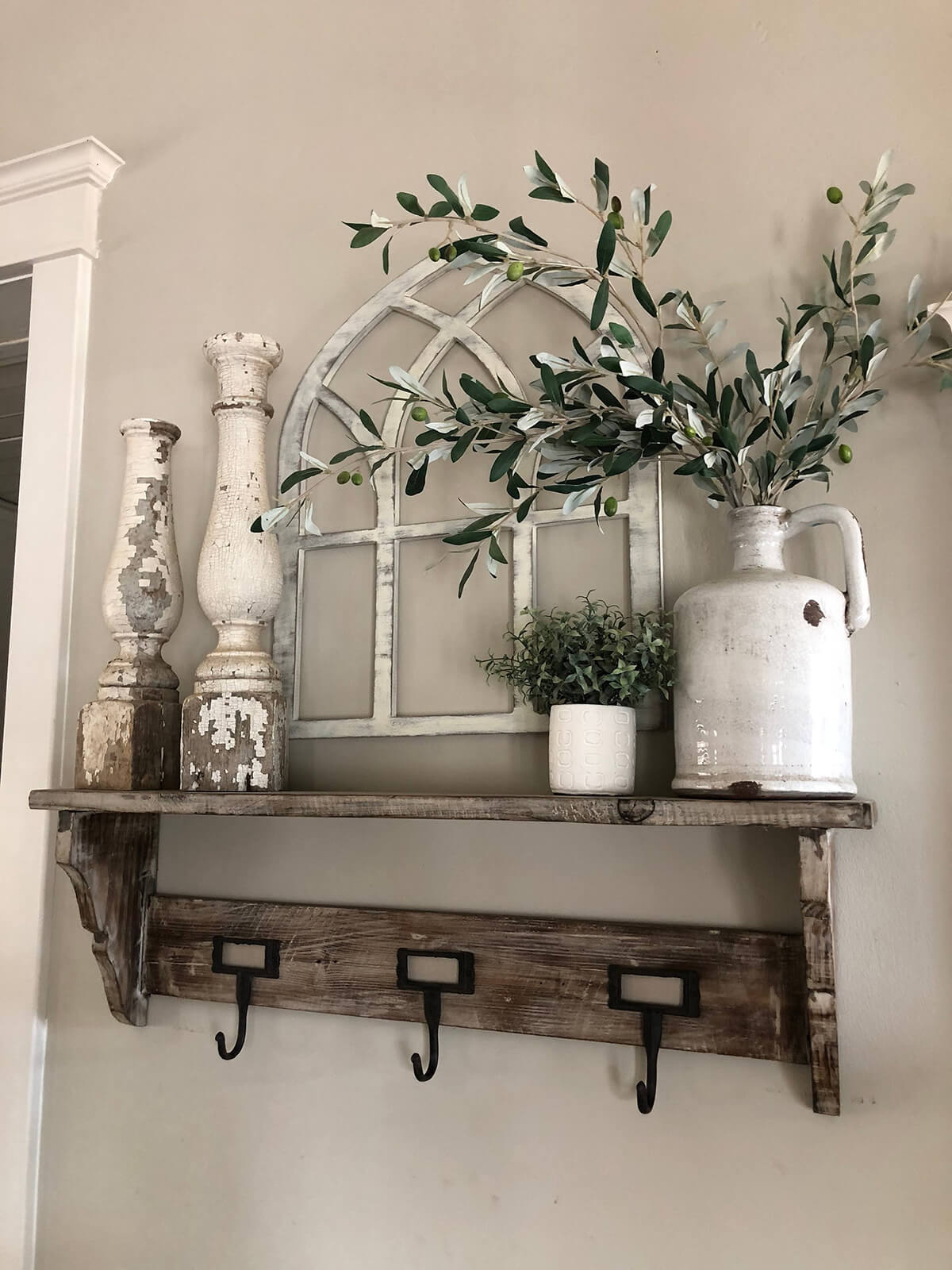 Farmhouse Decor Idea: Romantic Rustic Mantle Decor Ideas for a Farmhouse Home