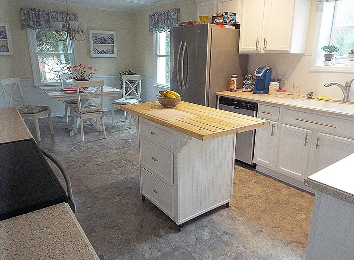 Smooth White and Gray Tile with Kitchen Island