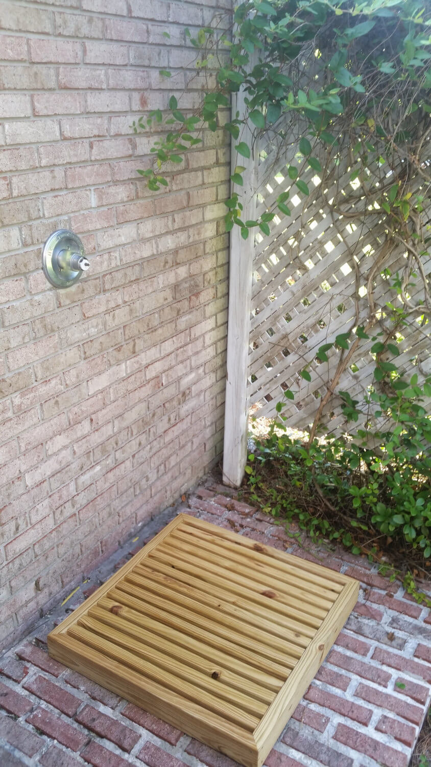 Minimal Wooden Outdoor Garden Shower