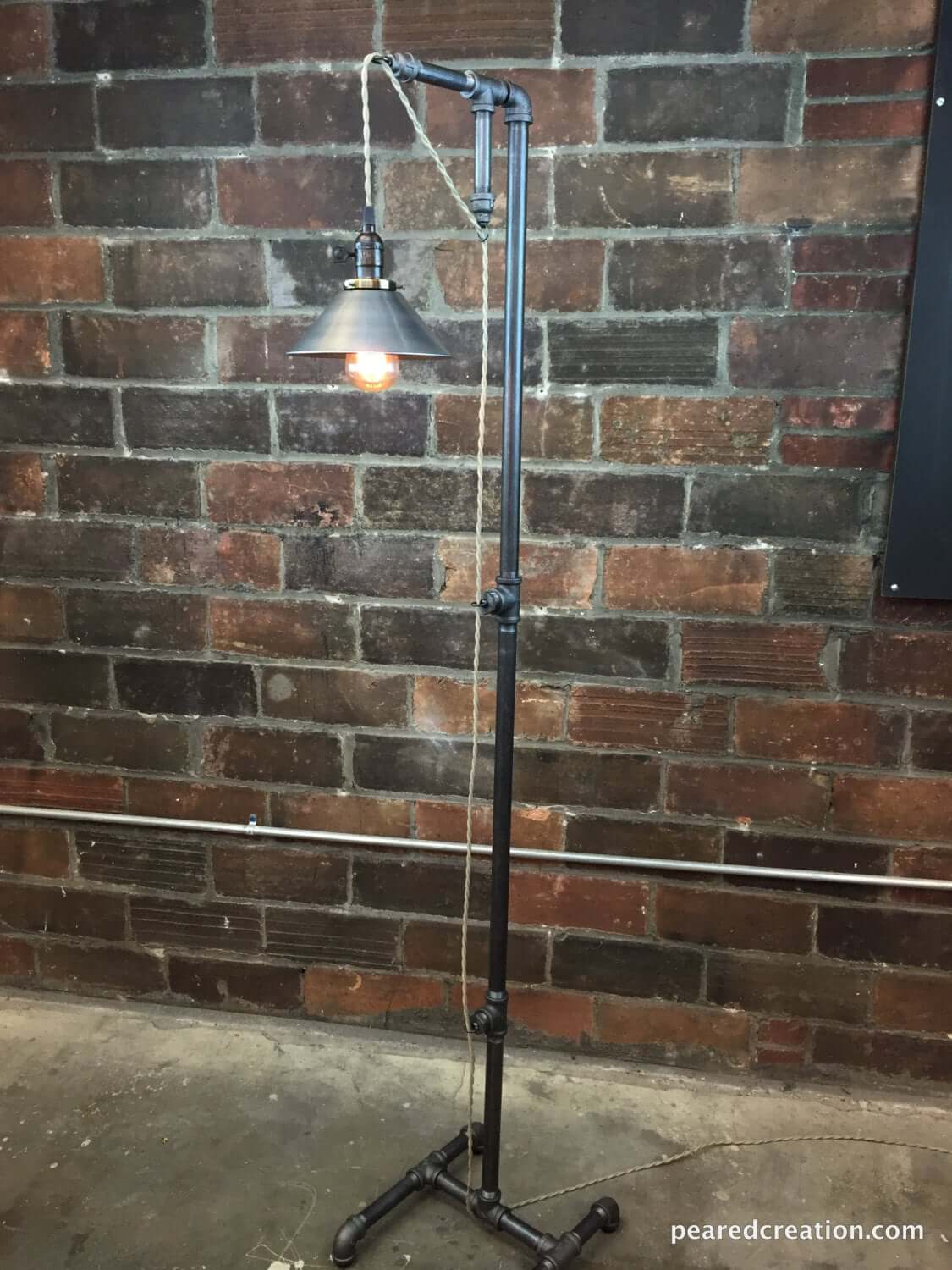 Standing Iron Barn Lamp with Pendant