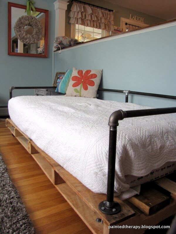 Adorable Minimalist Pallet and Pipe Day Bed