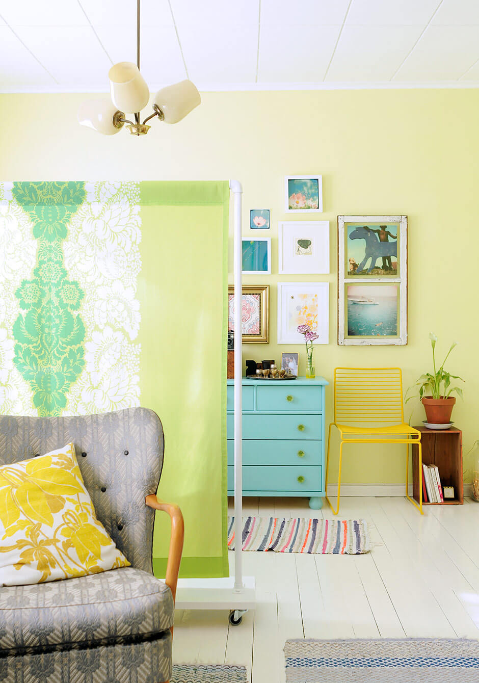 DIY Room Divider: Easy Peasy Multifunctional Portable Room Divider, Folding Screen