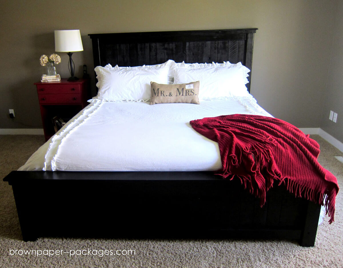 Elegant Painted Black Wood Pallet Bed