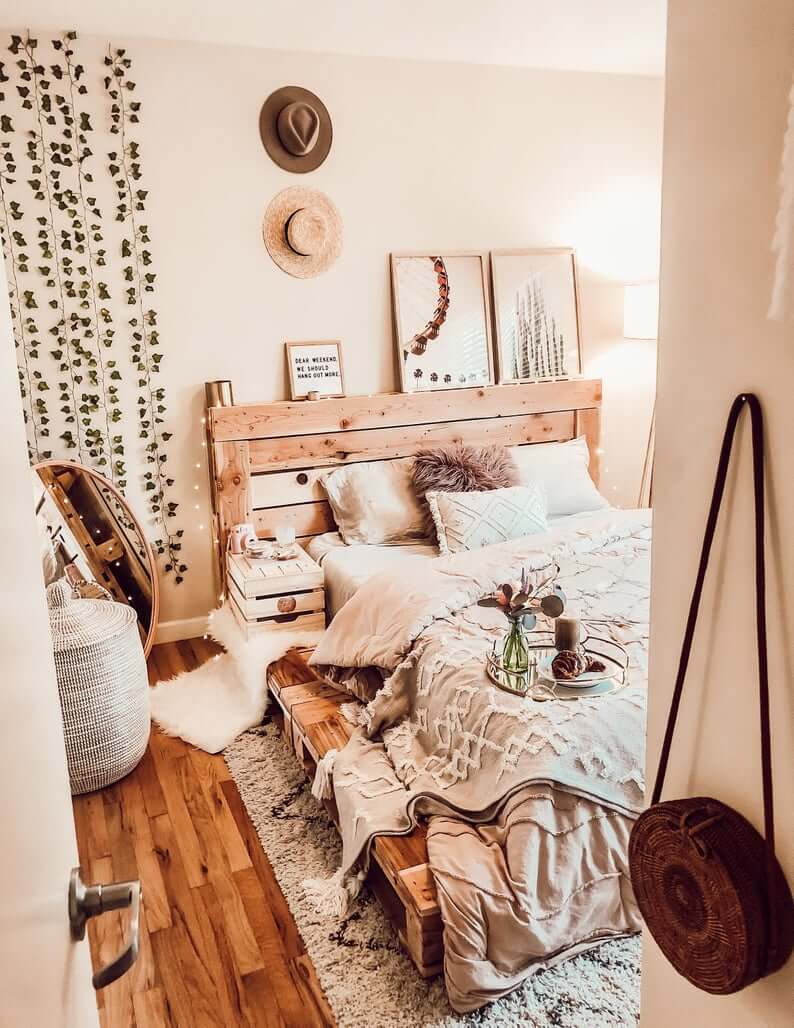 trang trí phòng ngủ bằng gỗ pallet