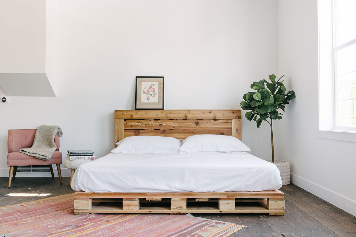 Rustic Platform Pallet Bed with Headboard