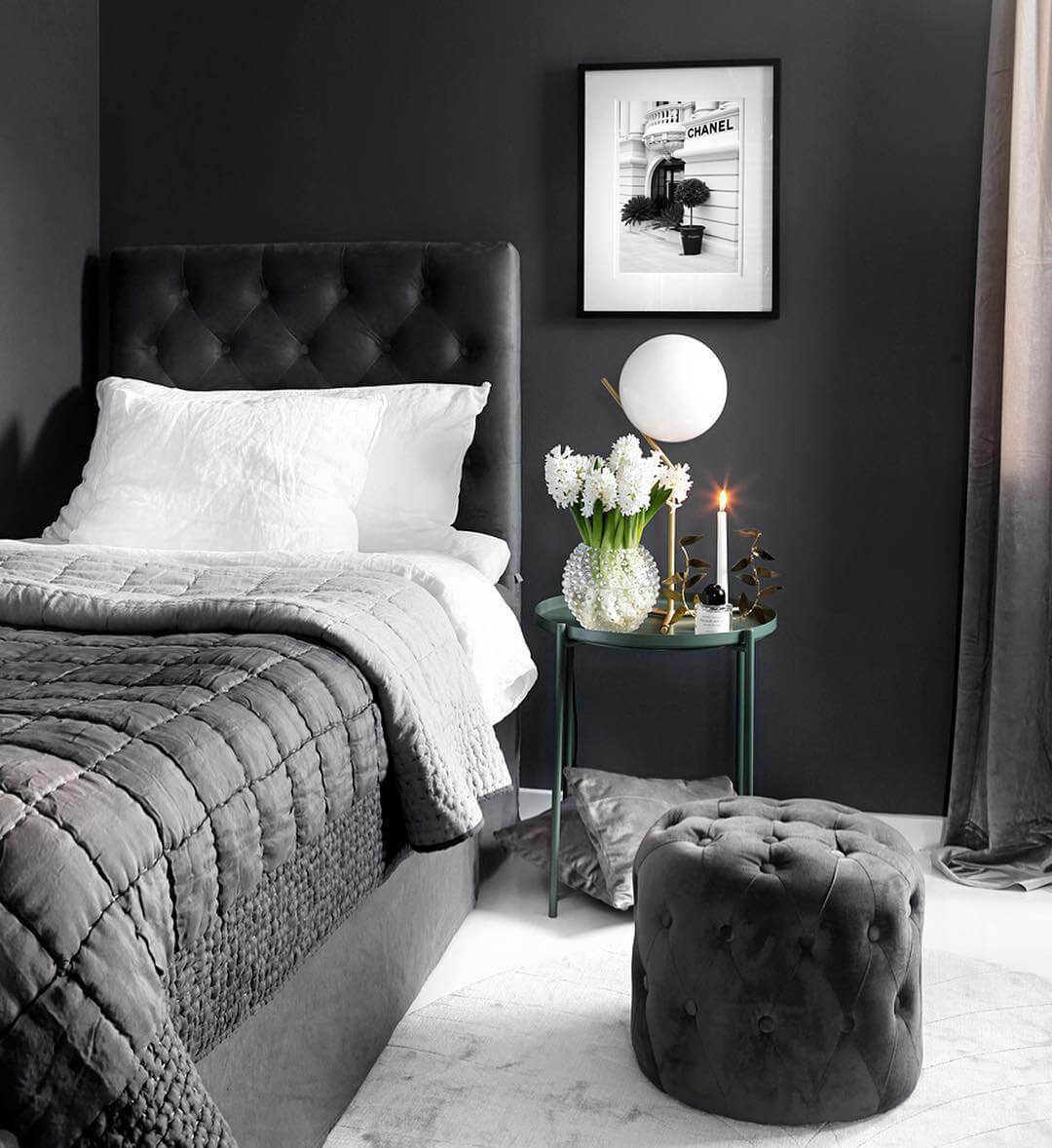 Pretty Princess In Black Bedroom Design Idea