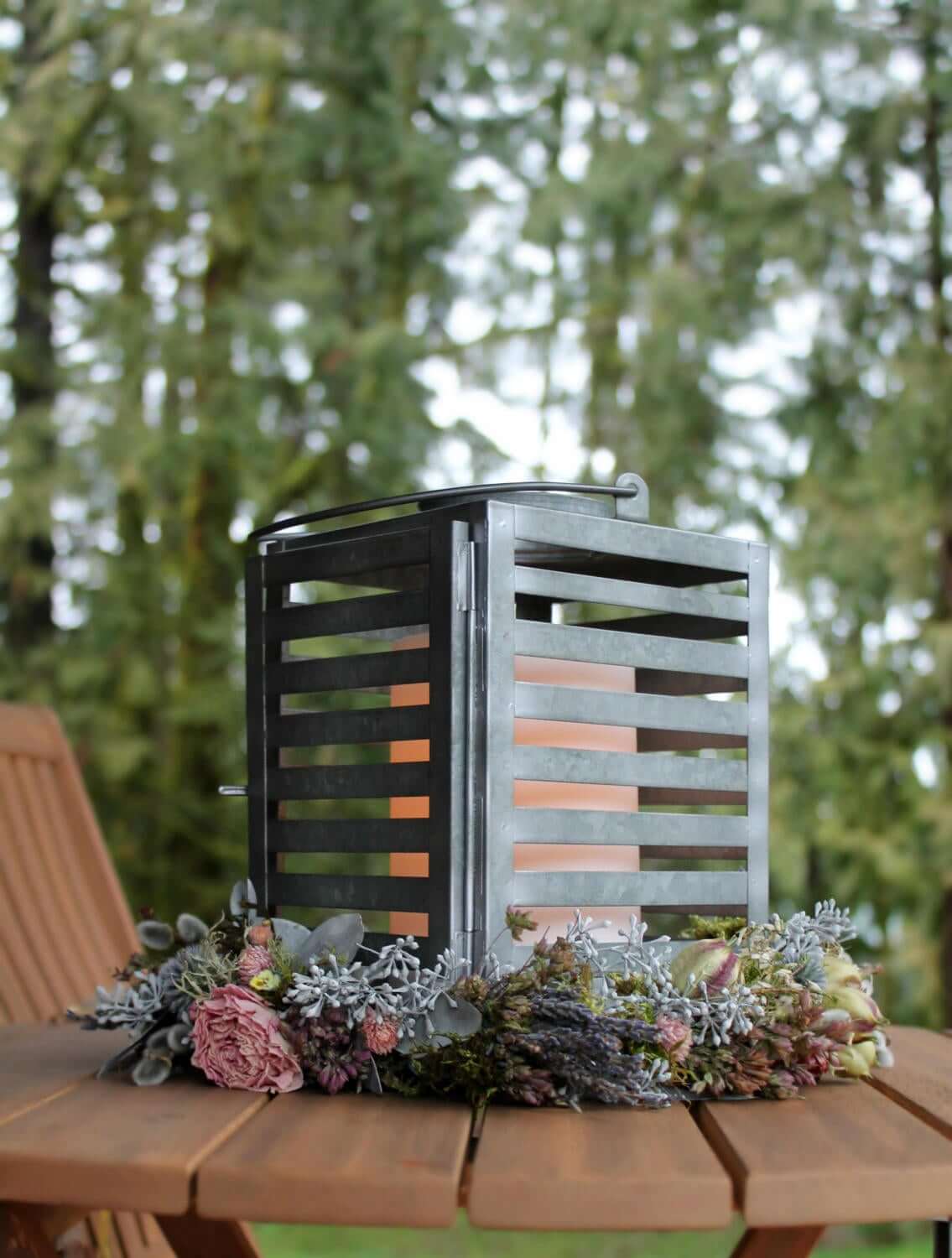 Awesome Idea for Rustic Romance with Metal Elements