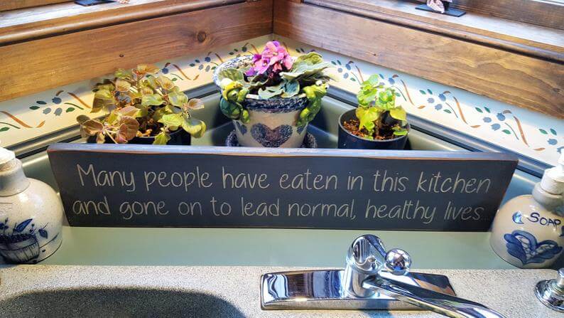 Mangia e vivi per raccontare con questo divertente, Quirky Kitchen Sign