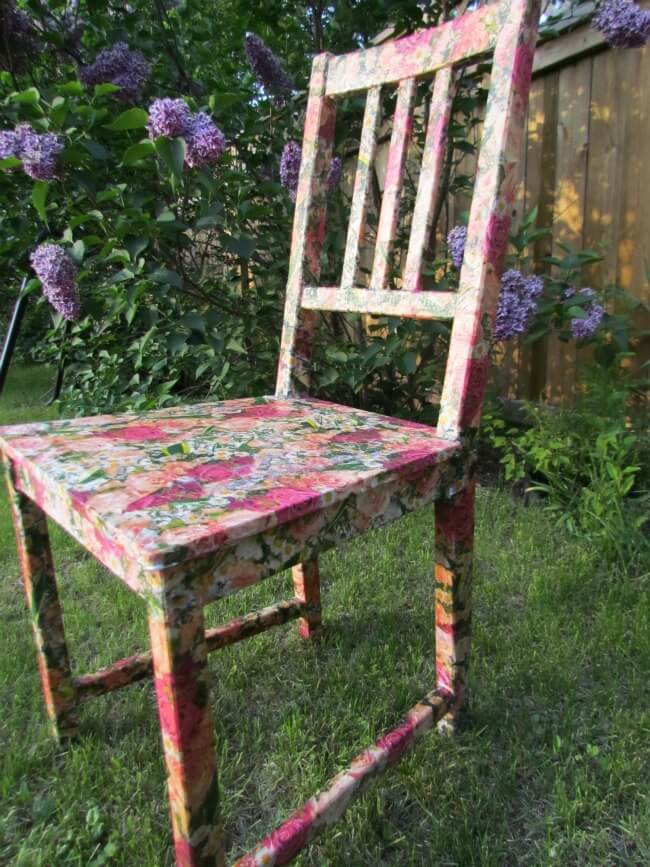 Silla de madera de decoupage con motivos florales